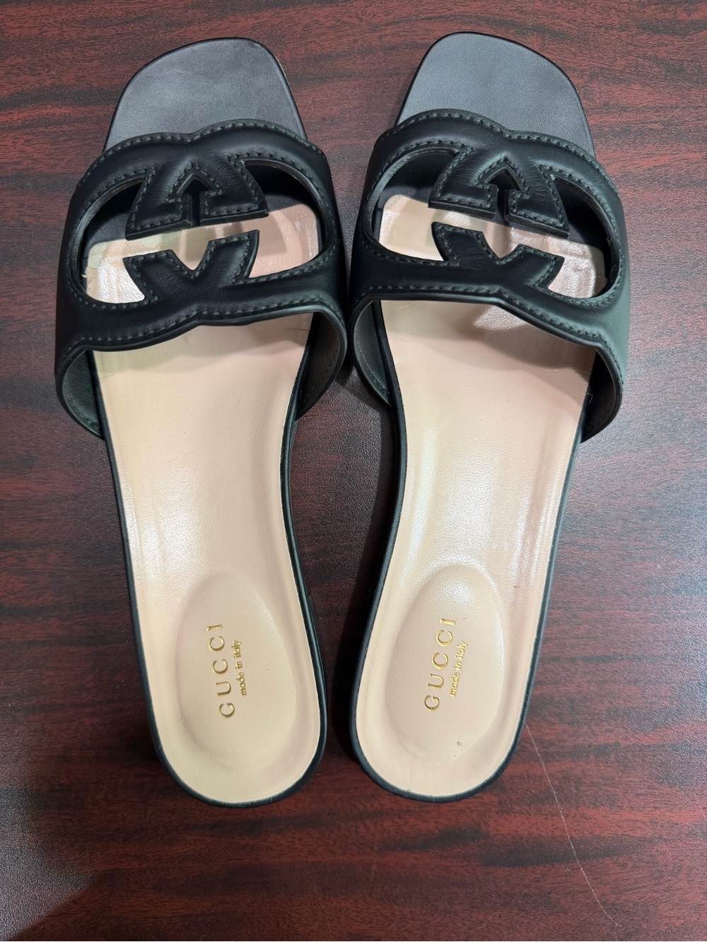 Gucci Women's slide sandal with Interlocking G